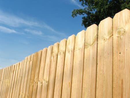 Fence It In: Choosing the Right Fence for Your Memphis Home Thumbnail