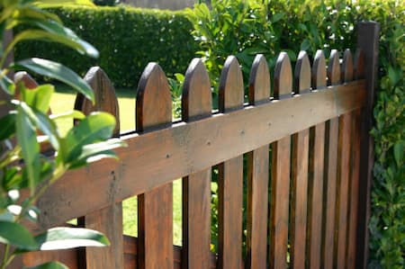 Wood Picket Fencing Thumbnail